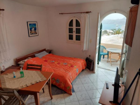 Akrotiri Cosy Studio with Private Patio and Scenic View
